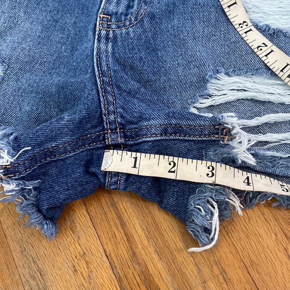 Hollister Distressed Denim Shorts - Picture 7 of 7